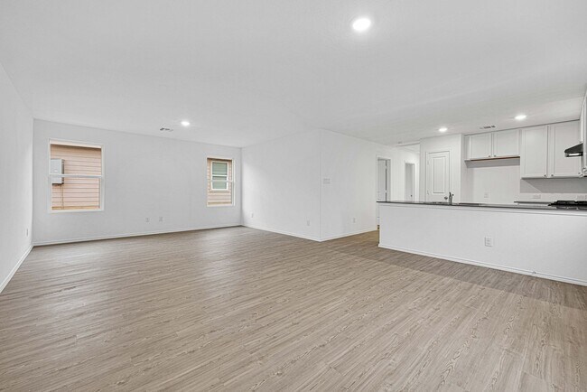 Foto del edificio - 9206 Selene Pl
