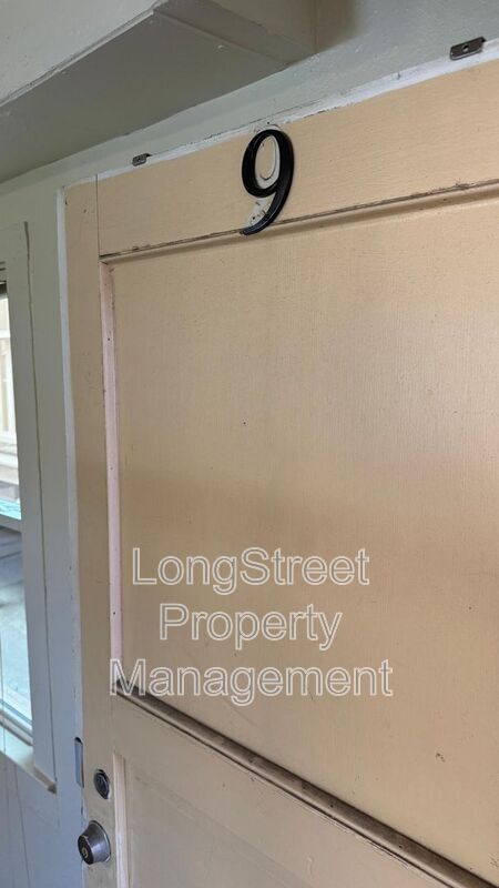 Foto del edificio - 205 NW Kings Blvd