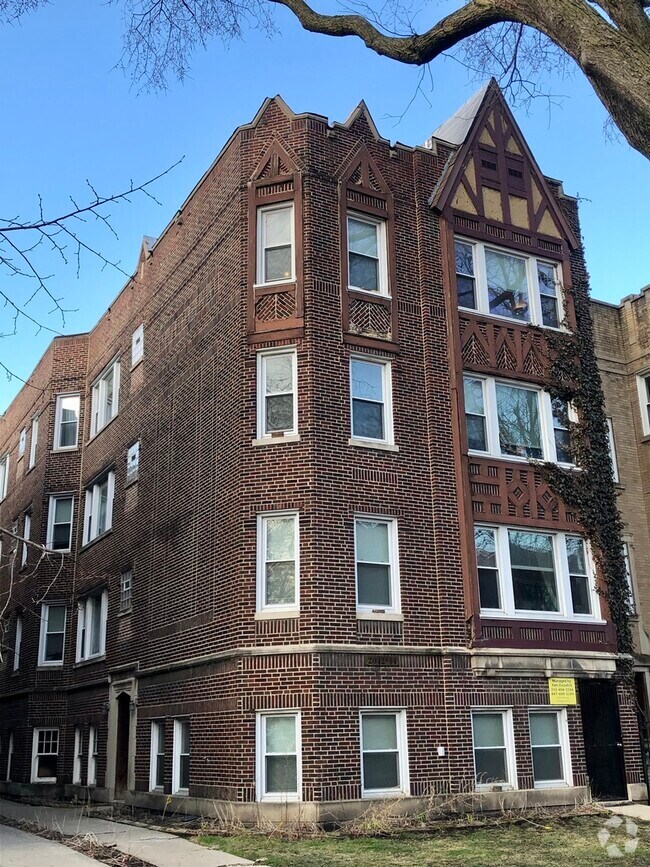 Building Photo - 2042 W Farragut Ave