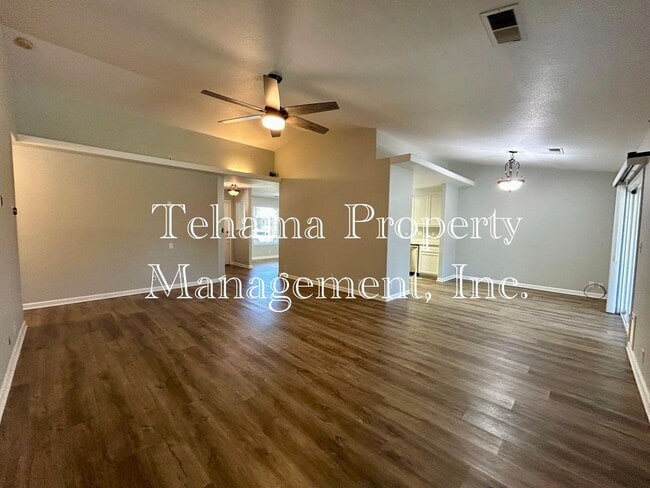Building Photo - Executive 3 Bederoom 2 Bathroom home with in-ground pool and landscaping service included.