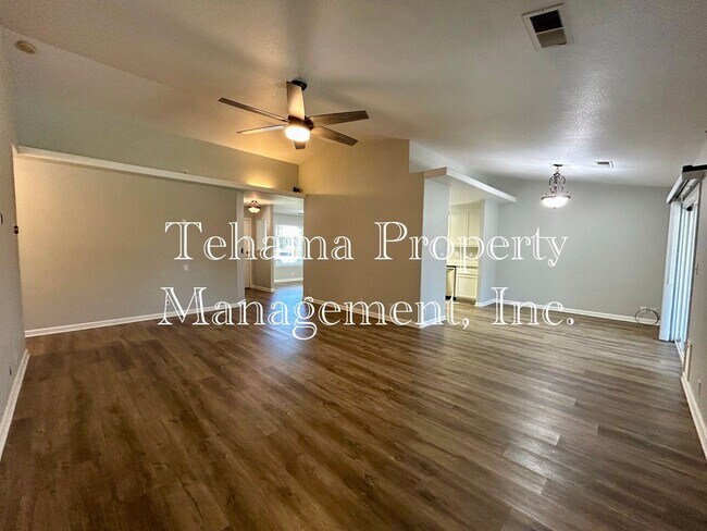 Foto del edificio - Executive 3 Bederoom 2 Bathroom home with in-ground pool and landscaping service included.