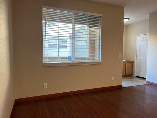 Foto del edificio - Great 2-bedroom 2 bath condo with A/C, 1 car garage and additional