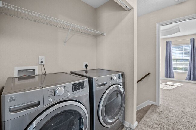 Foto del edificio - Beautiful Townhome for Rent in Virginia Be...