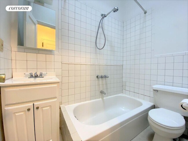 Foto del edificio - 251 W 102nd St