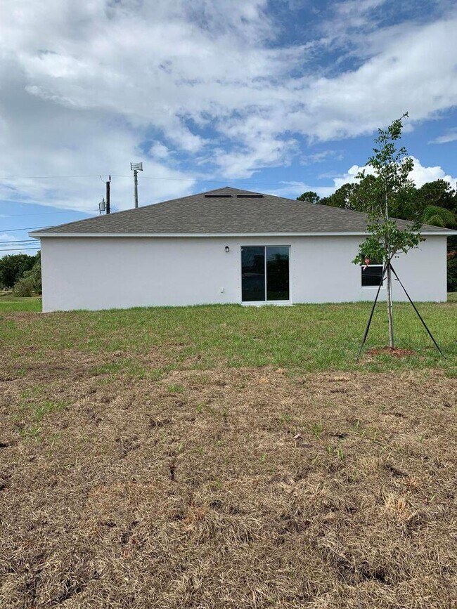 117 SW Whitmore Dr, Port Saint Lucie, FL 34953 House for Rent in Port