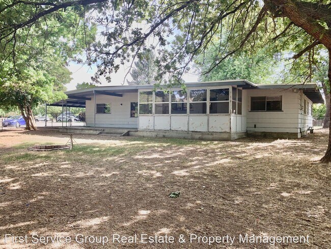 Building Photo - 3 br, 1.5 bath House - 118 E Pennsylvania St