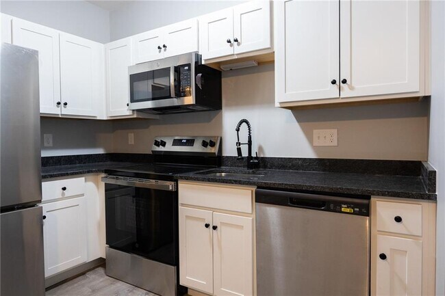 Foto del edificio - 6899 Post Rd