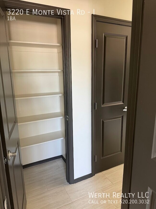 Foto del edificio - 3220 E Monte Vista Dr