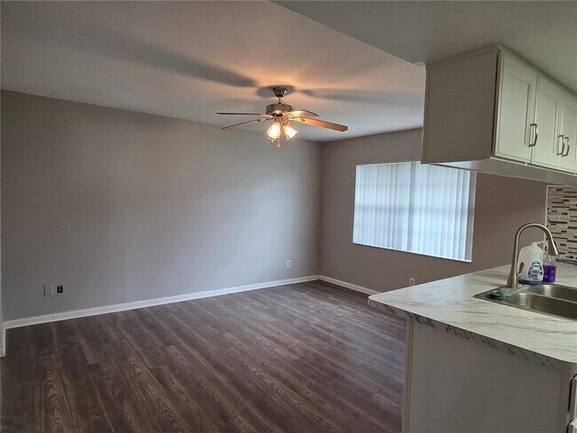 Building Photo - 7005 Pin Cherry Ln