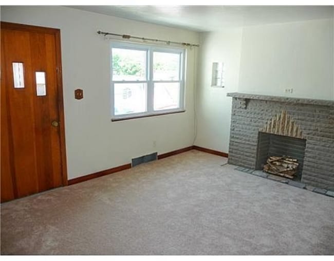 Building Photo - 310 Onyx Ave