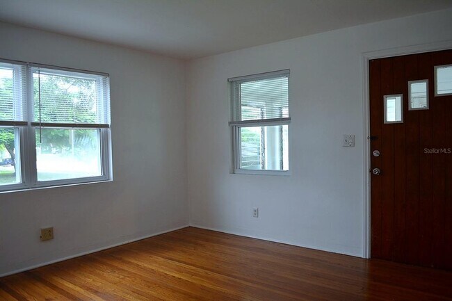 Building Photo - 1401 34th Ave N