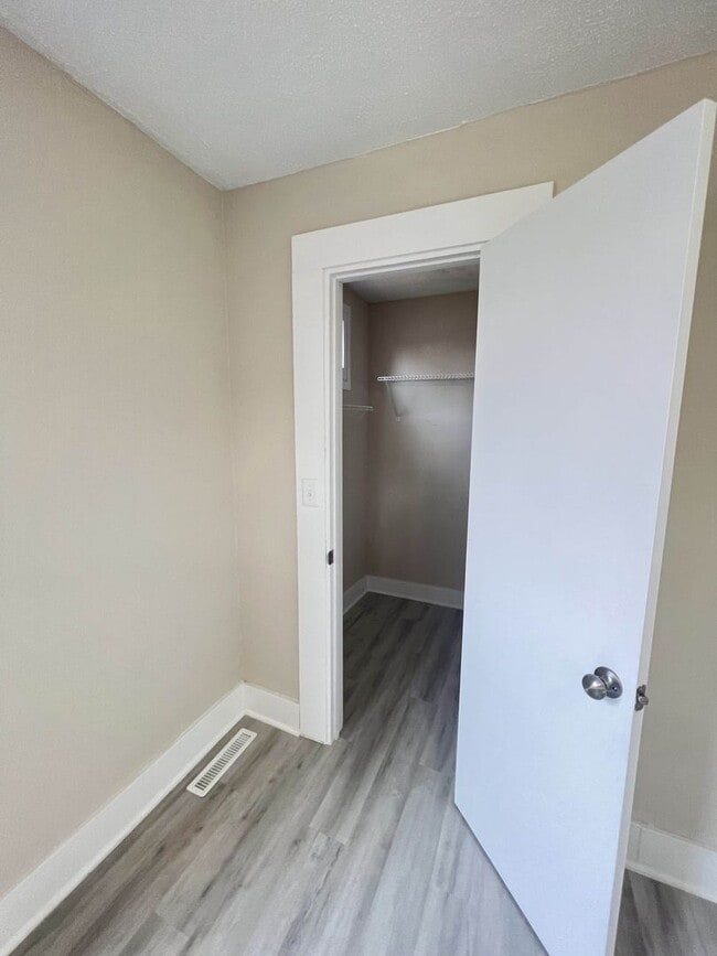 Building Photo - 539 S Fort Ave