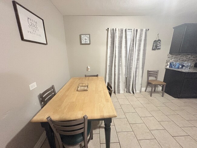 Foto del edificio - 1211 W 3rd St