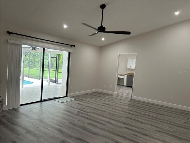 Foto del edificio - 484 E Maine Ave