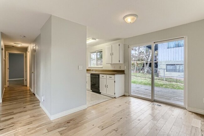 Foto del edificio - 2251 SE Creighton Ave, Milwaukie, OR, 97267