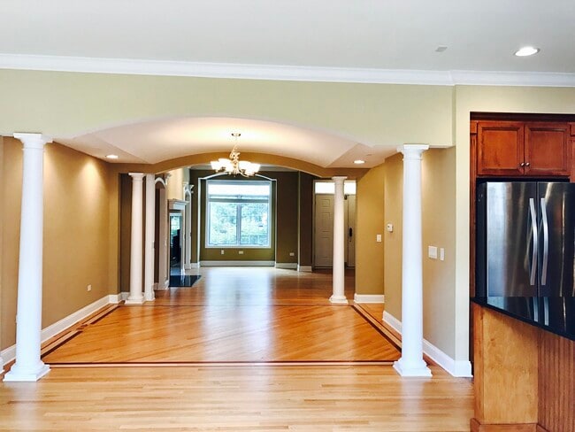 Building Photo - 2037 Alta Vista Ct