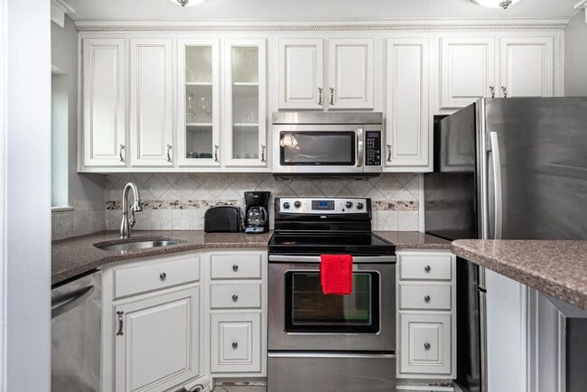 Foto del edificio - 300 W Peachtree St NW