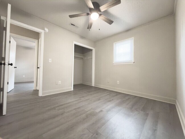 Foto del edificio - 836 White Oak Dr