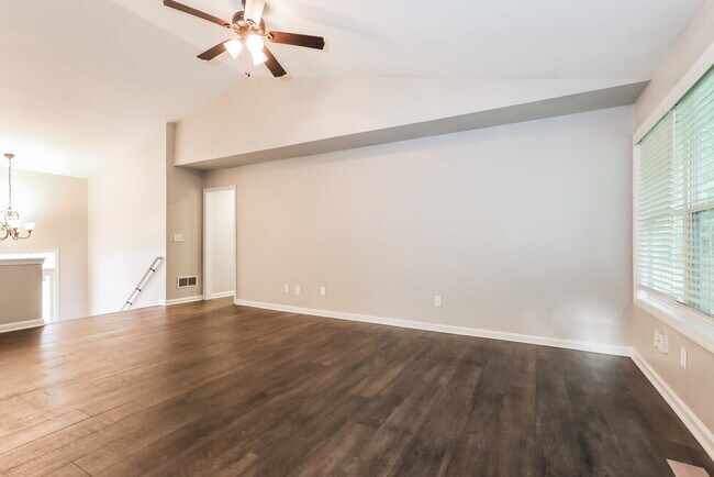 Building Photo - 2750 Old S Dr