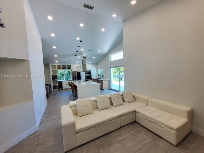 Building Photo - 924 Stanton Dr