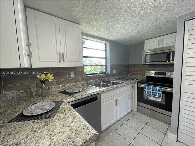 Foto del edificio - 20511 NW 15th Ave