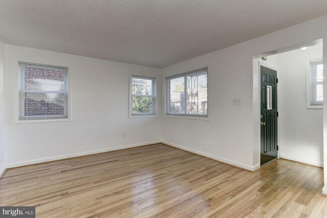 Foto del edificio - 635 Nicholson St NE