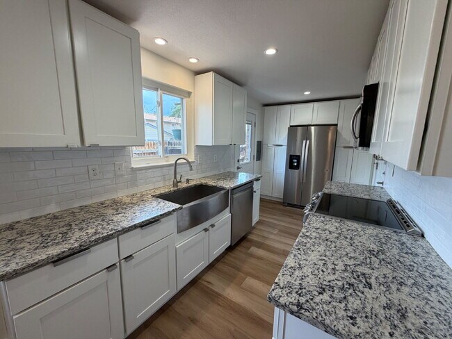 Foto del edificio - Charming 2-Bedroom Townhouse with Garage in Prime Arvada Location!