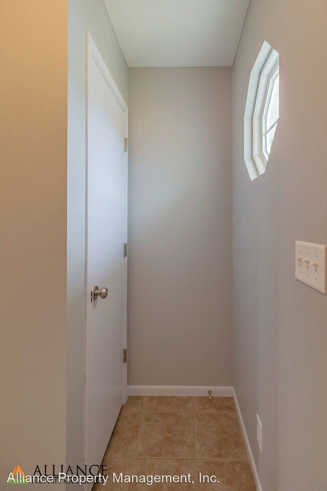 Building Photo - 3 br, 2 bath House - 502 Stone Pointe Dr.