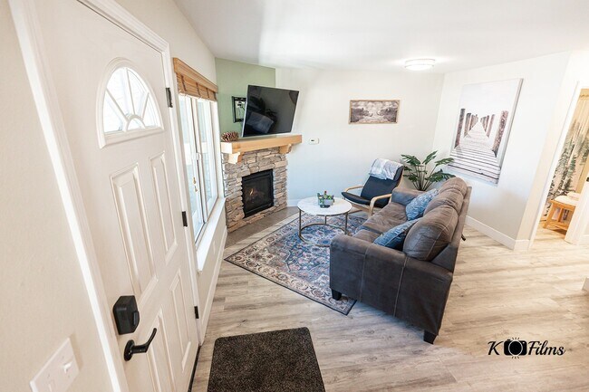 Building Photo - 360 Galaxy Ln