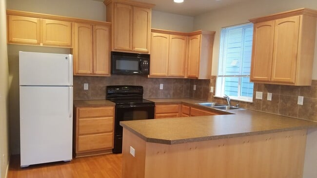 Building Photo - Pet Friendly Home In A Great Convenient Lo...