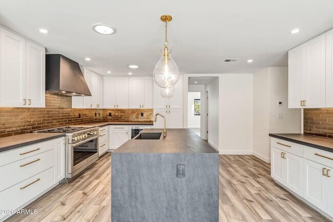Foto del edificio - 9046 N 28th St