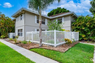 Building Photo - 3261 SW Sunset Trace Cir
