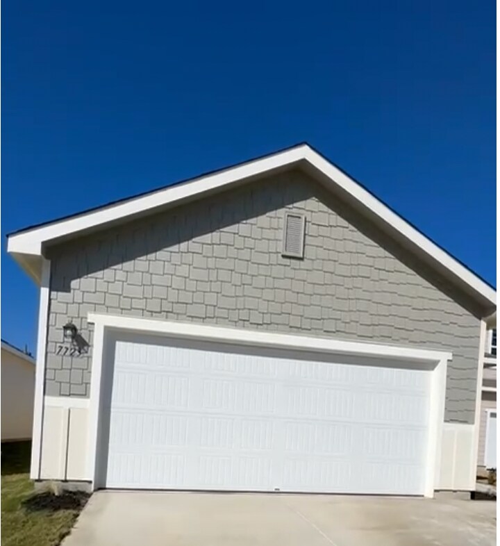 Foto principal - 7723 Bison Cv