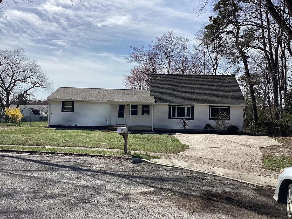 Primary Photo - 6 Lakeview Ter