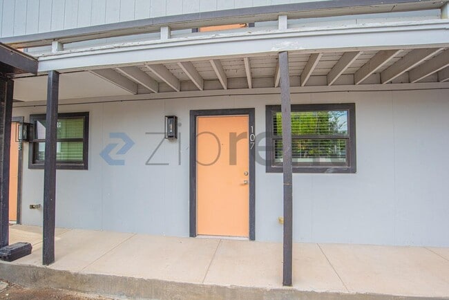 Building Photo - Unit 107