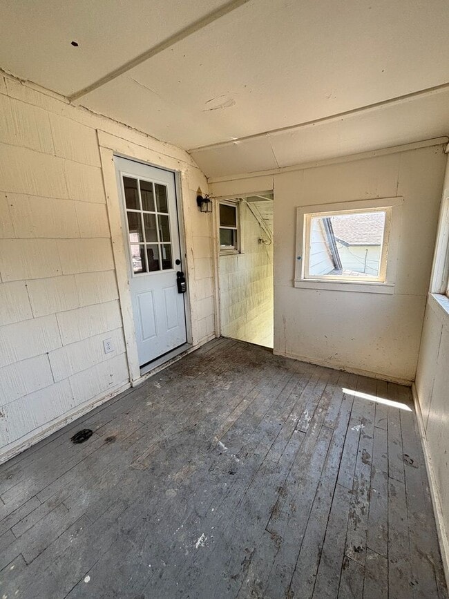 Building Photo - 216 S Moore Ave