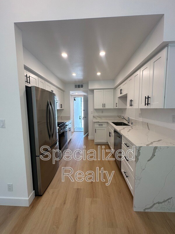 Foto del edificio - 12325 Moorpark St