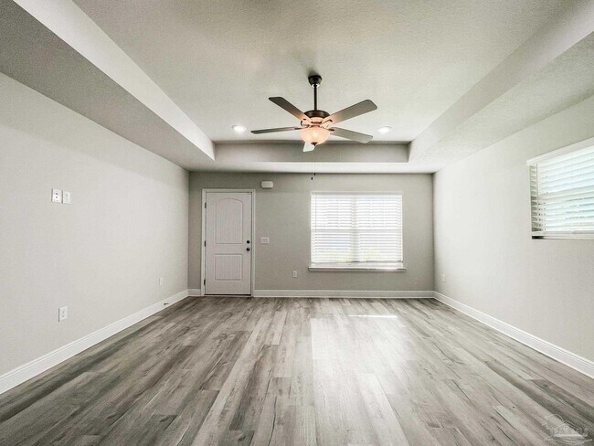 Foto del edificio - 5870 Garcon Blvd