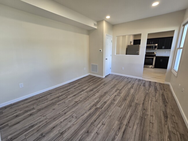 Foto del edificio - 316 Columbia Blvd