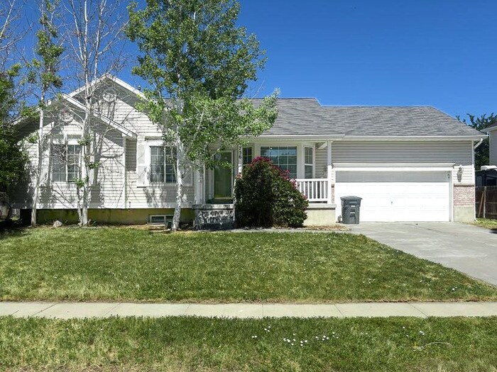 Foto principal - Spacious 5-Bedroom Home in Stansbury Park ...