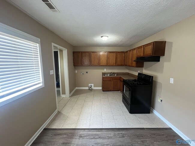 Building Photo - 1002 6th Ave SW