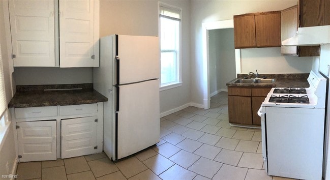 Foto del edificio - 2 br, 1 bath  - 939 Tamarack Ave NW # 1