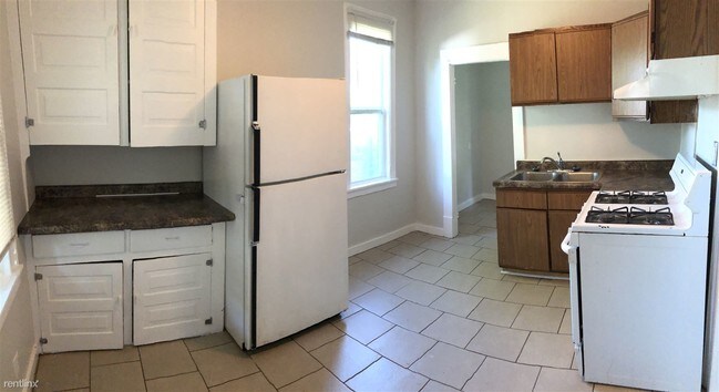 Building Photo - 2 br, 1 bath  - 939 Tamarack Ave NW # 1
