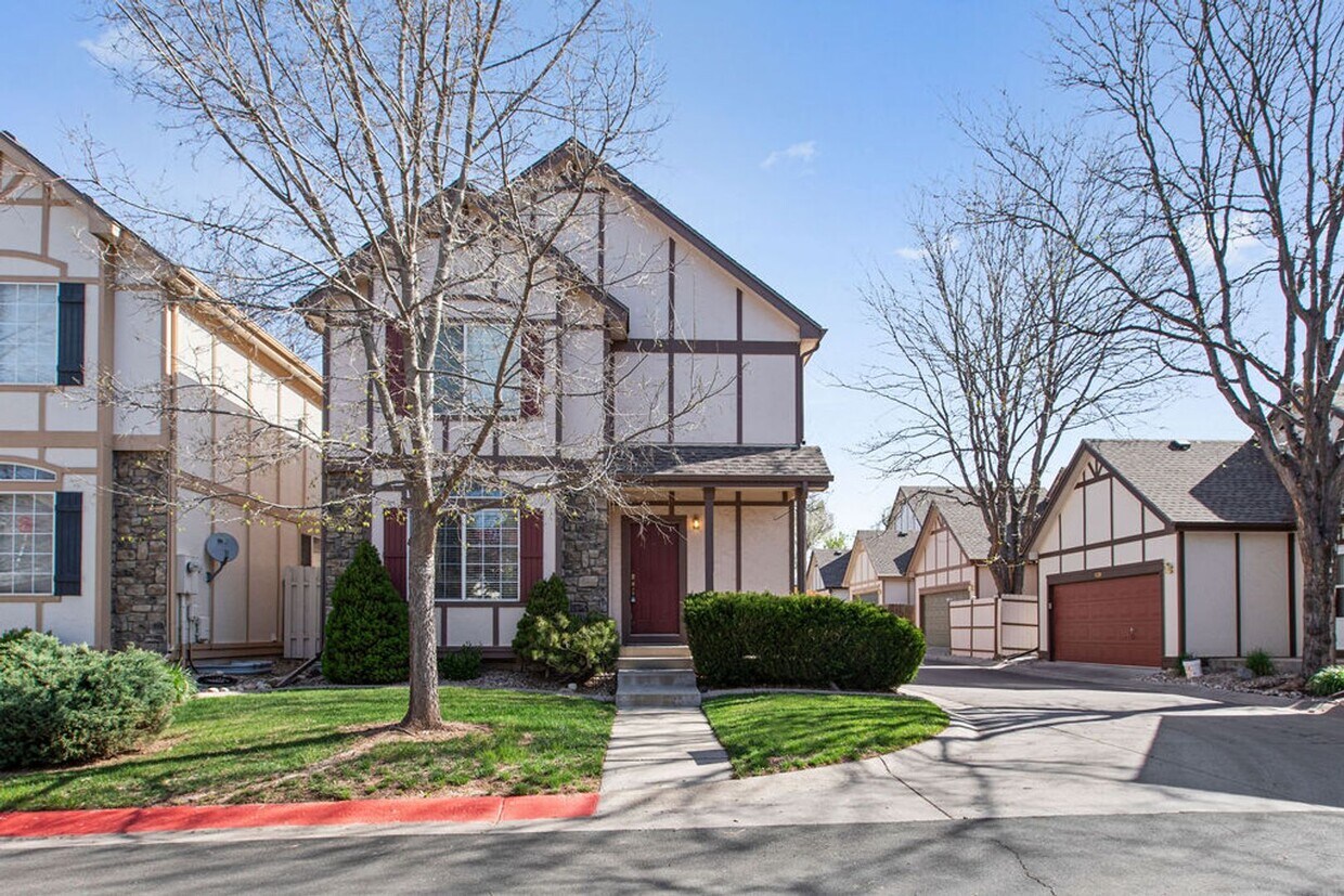 Primary Photo - 3 Bedroom completely remodeled home in For...