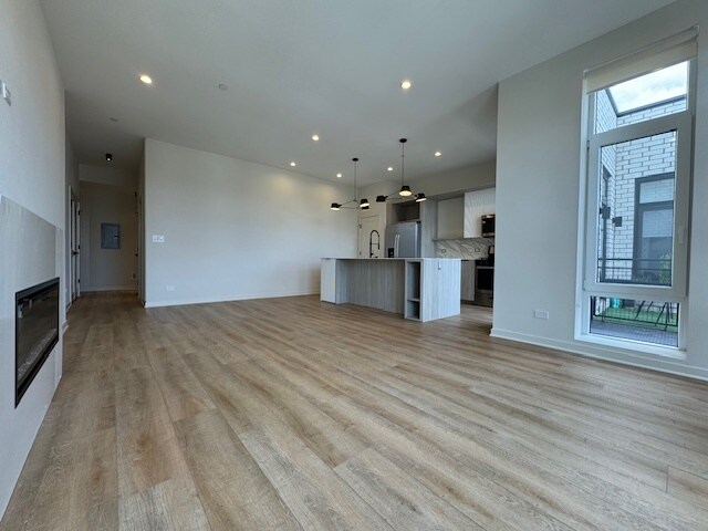 Building Photo - 4177 W Belmont Ave