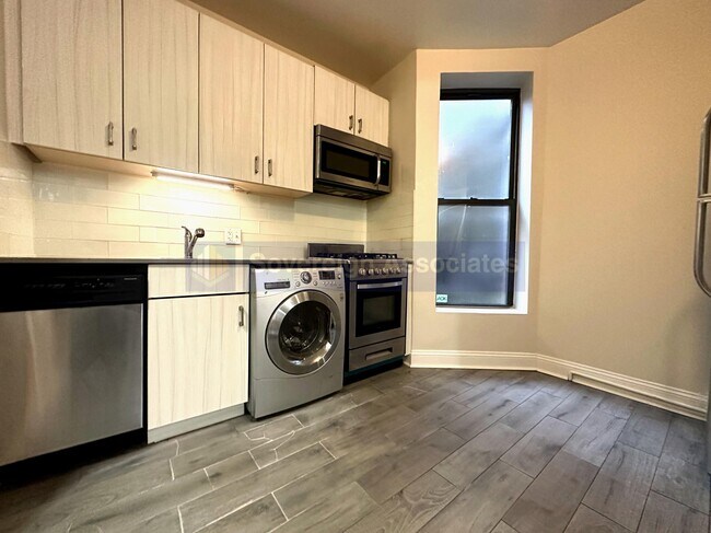 Foto del edificio - 386 Manhattan Ave