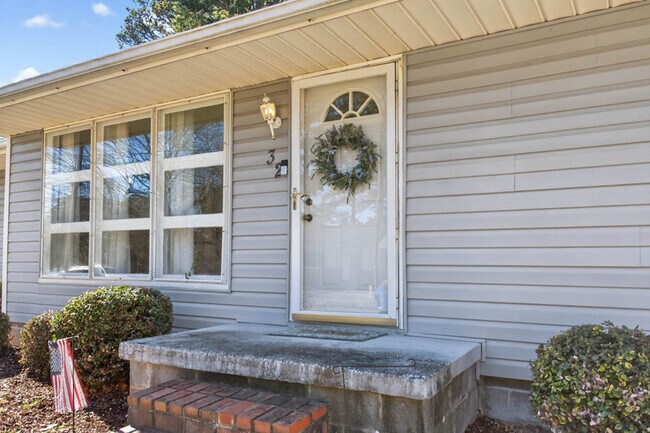 Foto del edificio - 32 Warren Dr