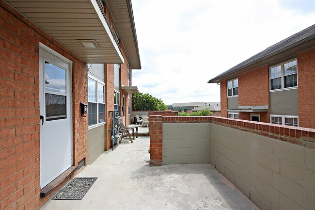 Patio - 2430 Arlington Blvd