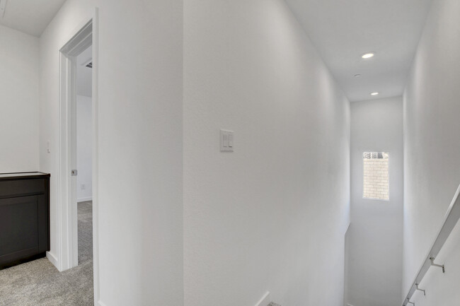 Building Photo - 6083 Rathbone St
