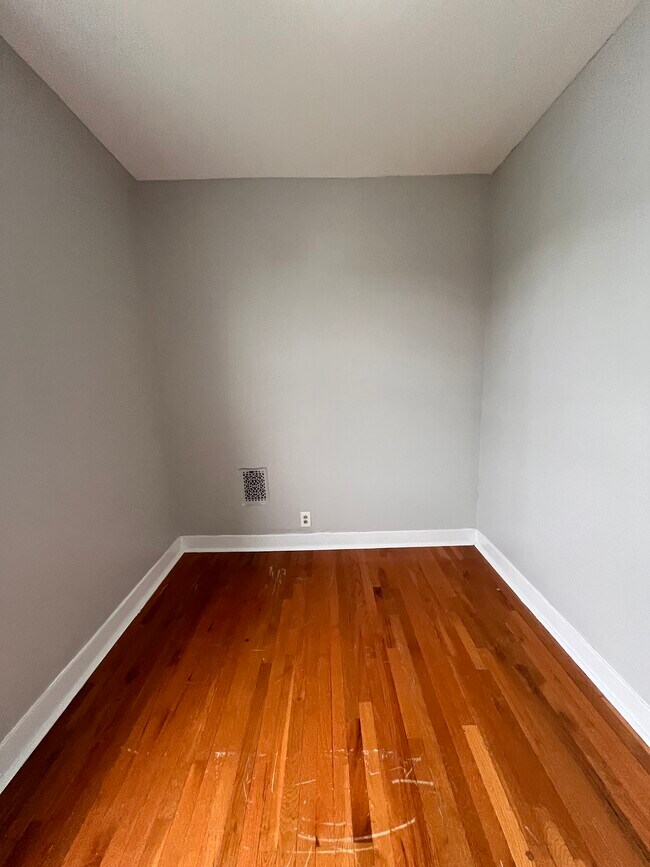 Foto del edificio - 93 Bayview Ave